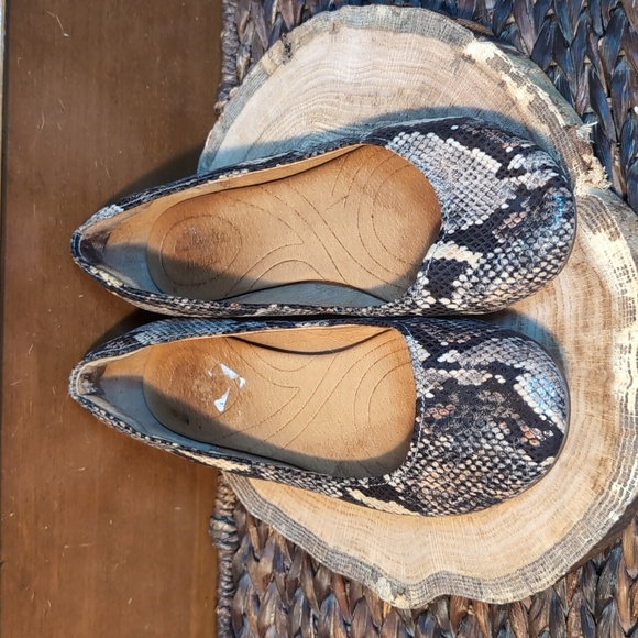 Indigo by Clarks Snake Embossed Leather Flats - Picture 3 of 10